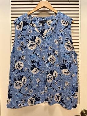 Erika Light Blue Floral V-Neck Sleeveless Camisole
